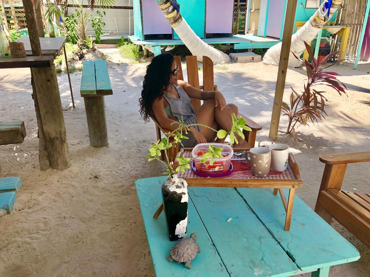 Tropical Oasis Hostel Caye Corker Exterior foto