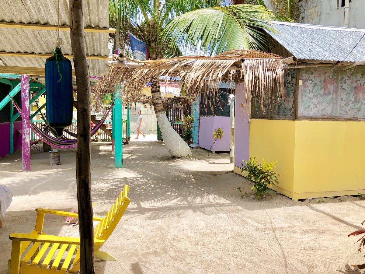 Tropical Oasis Hostel Caye Corker Exterior foto